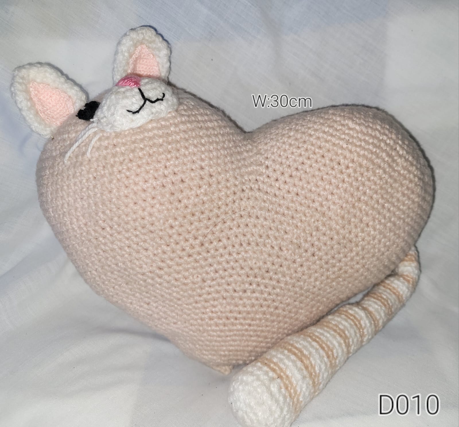 Crochet heart cat