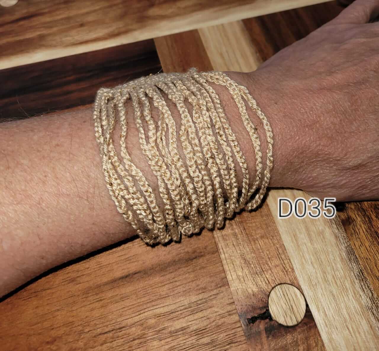 Crochet bracelet – gold