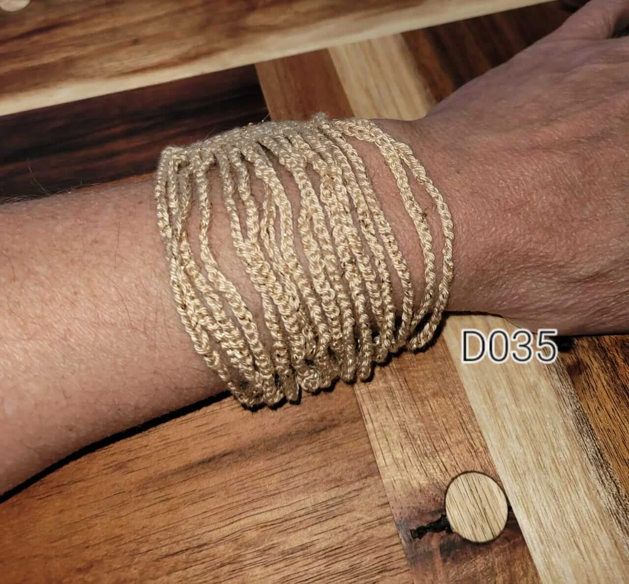 Crochet bracelet – gold