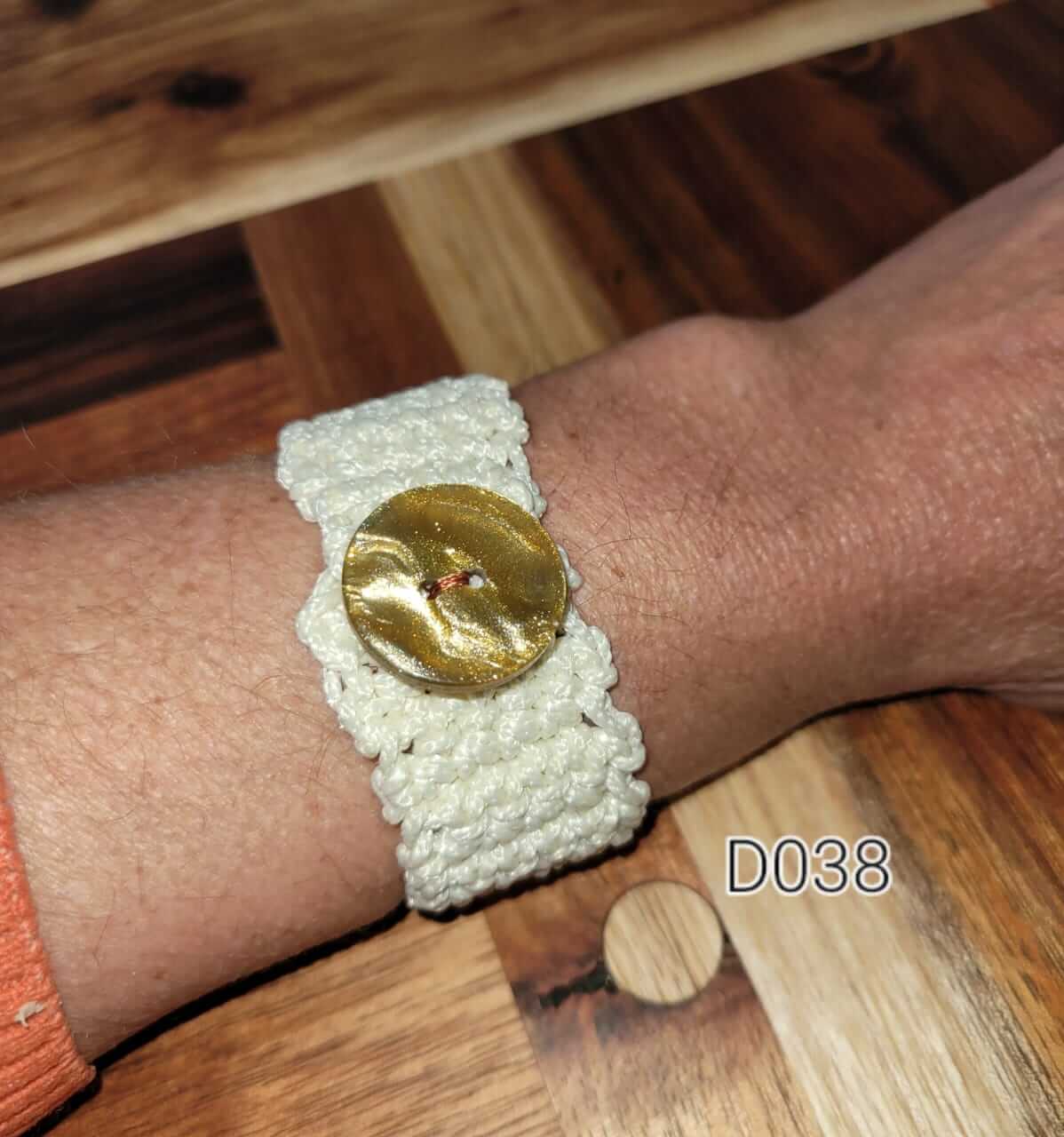 Crochet bracelet – beige