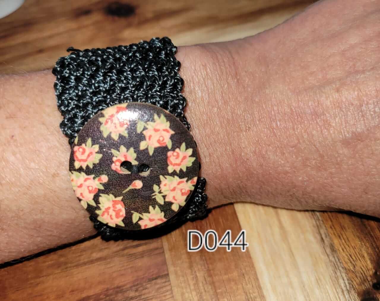 Crochet bracelet – black floral